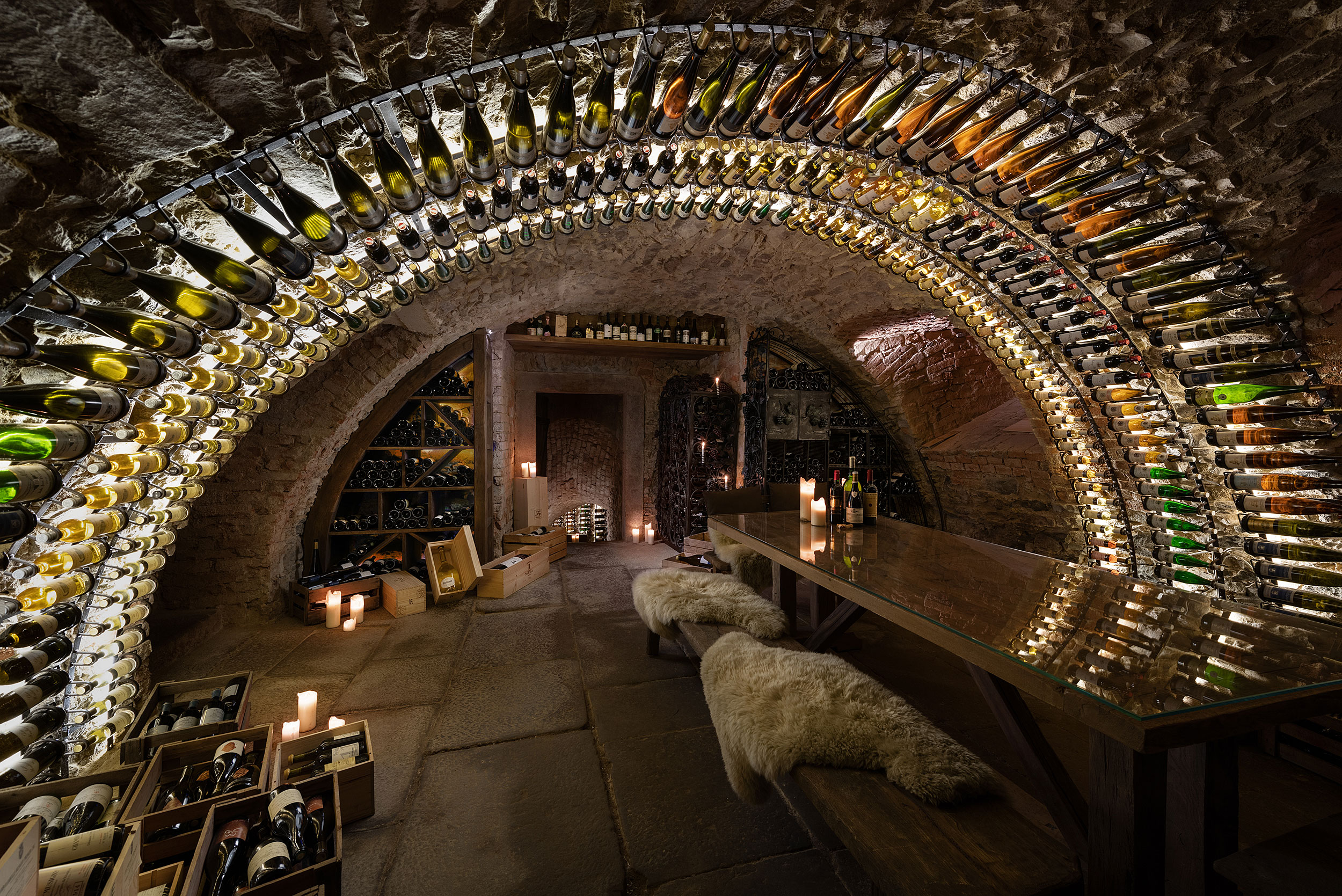 Gewölbekeller zur Weinlagerung im Jagdhof Gourmet-Hotel Bayern